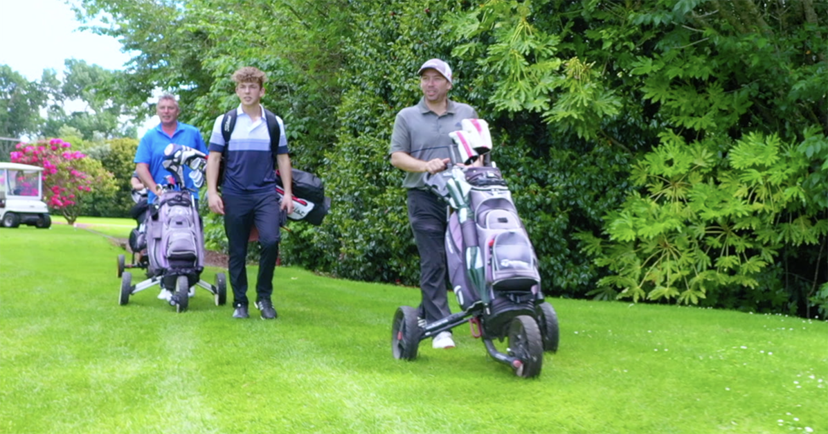 members walking to Tee at Te Ngutu